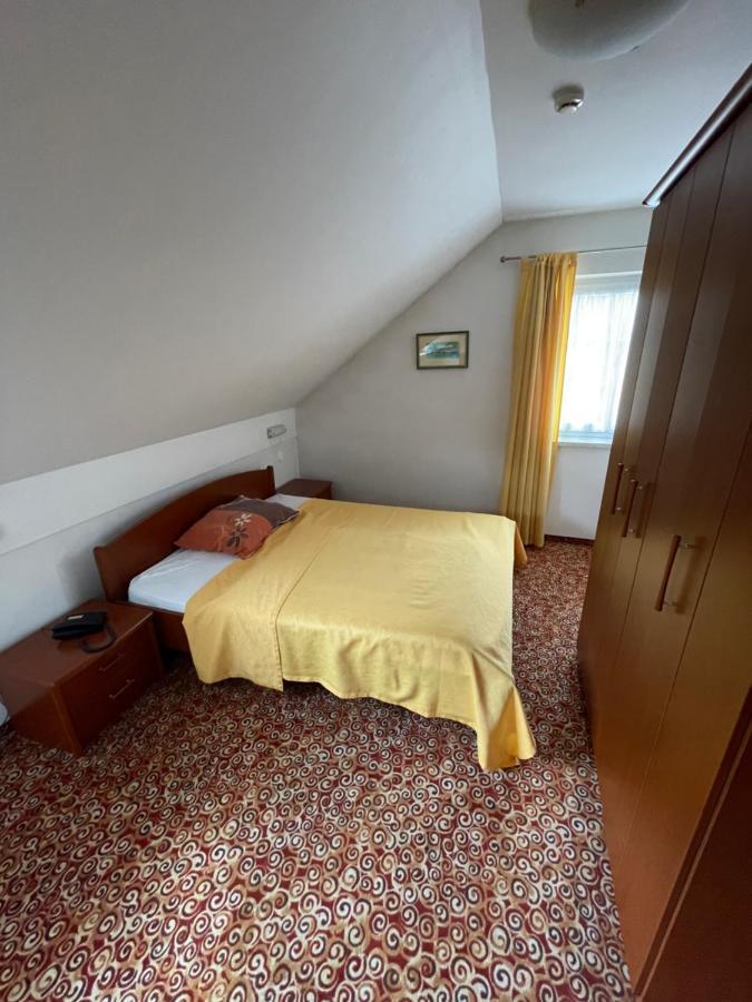 Gostisce Senica Hotel Senovo Exterior photo