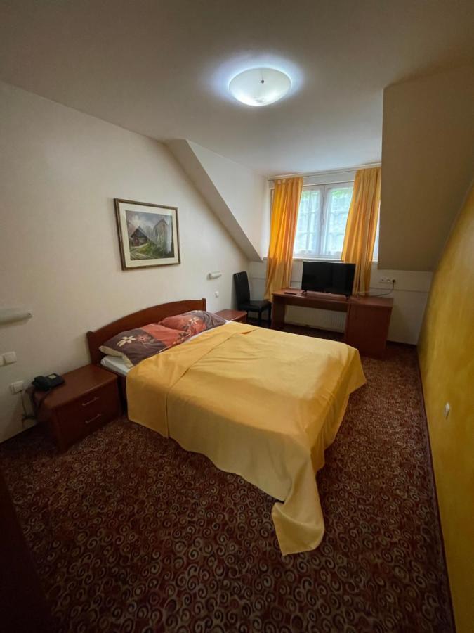 Gostisce Senica Hotel Senovo Exterior photo