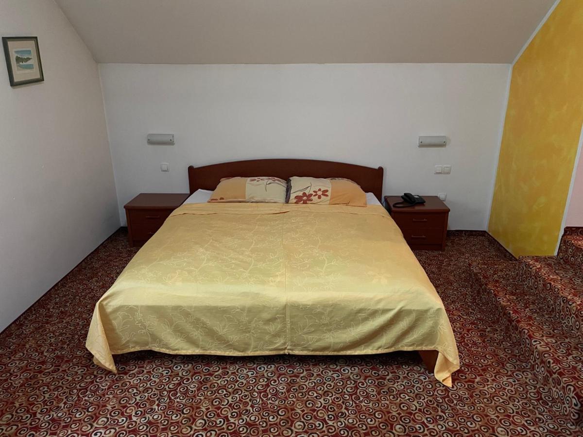 Gostisce Senica Hotel Senovo Exterior photo
