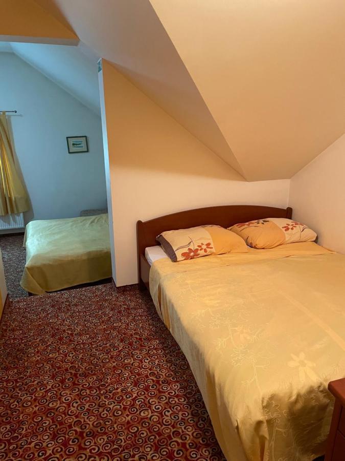 Gostisce Senica Hotel Senovo Exterior photo
